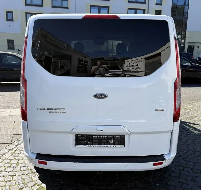 Gebraucht Ford Tourneo 170 PS (125 kW) 2018 Weiß Van / Kleinbus