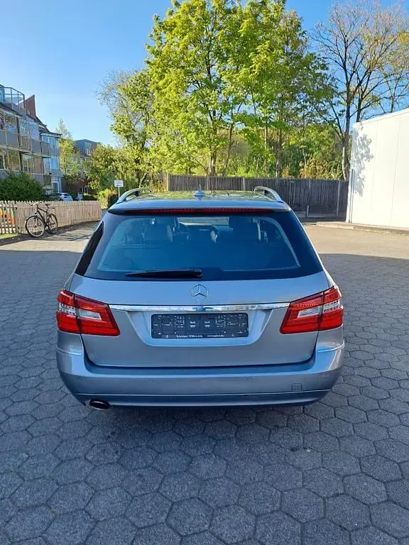 Gebraucht Mercedes E250 204 PS (150 kW) 2012 Silber Kombi