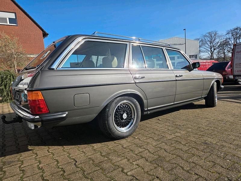 Gebraucht Mercedes 300 125 PS (91 kW) 1980 Kombi