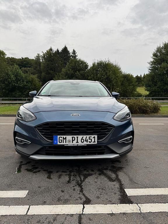 Blau Gebraucht 2020 Ford Focus Active X Limousine | 19.000 € (Fairer Preis) - Bild 1/4