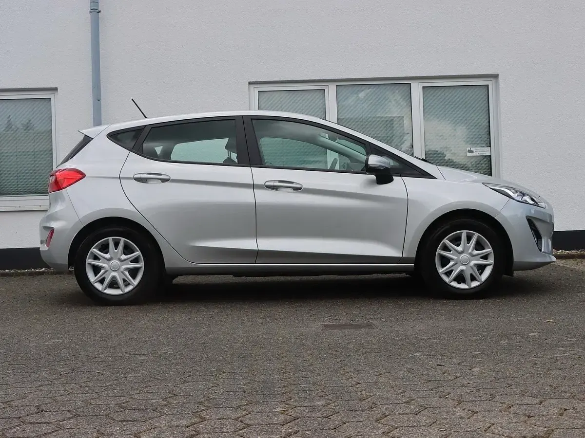 Gebraucht Ford Fiesta Cool & Connect 86 PS (63 kW) 2019 Polarsilber metallic Kleinwagen