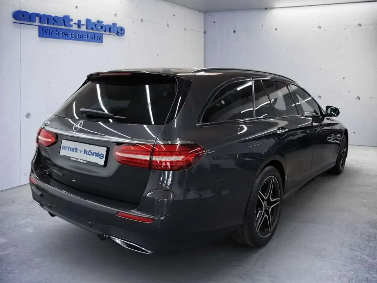 Gebraucht Mercedes E300 AMG line 306 PS (225 kW) 2023 Graphite grey  metallic paint Kombi