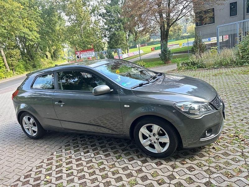 Second-hand Kia ProCeed Edition 7 90 CP (66 kW) 2012 Gri Hatchback