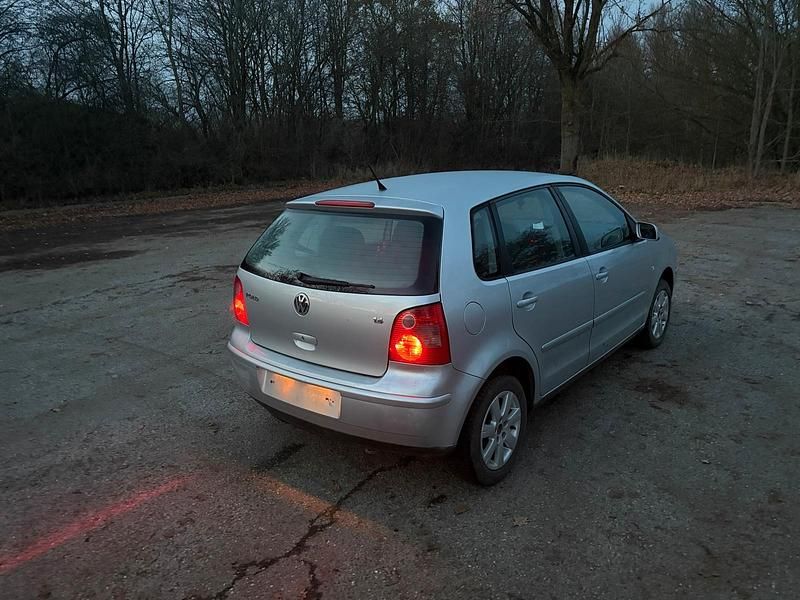 Silber Gebraucht 2004 VW Polo Kleinwagen | 900 € (Superpreis) - Bild 1/4