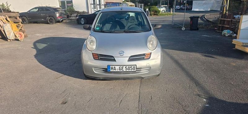 Silber Gebraucht 2004 Nissan Micra Visia Kleinwagen | 1.399 € (Fairer Preis) - Bild 1/4