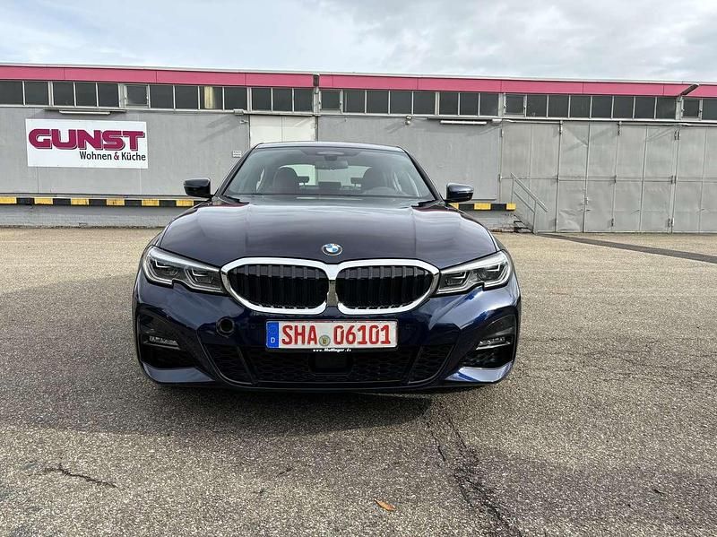 Gebraucht BMW 330e M Sport 184 PS (135 kW) 2019 Blau Limousine