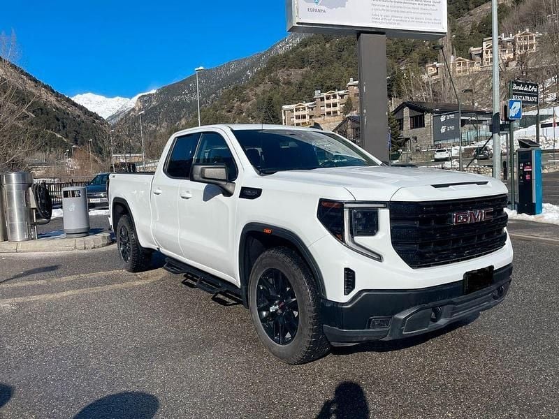 Weiß Gebraucht 2023 GMC Sierra Abholung | 54.900 € - Bild 1/4