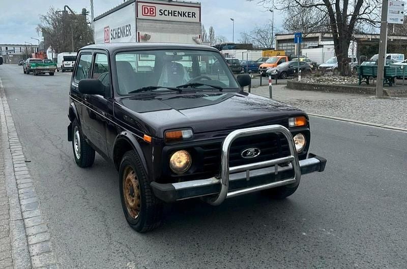 Gebraucht Lada niva 83 PS (61 kW) 2018 Violet SUV