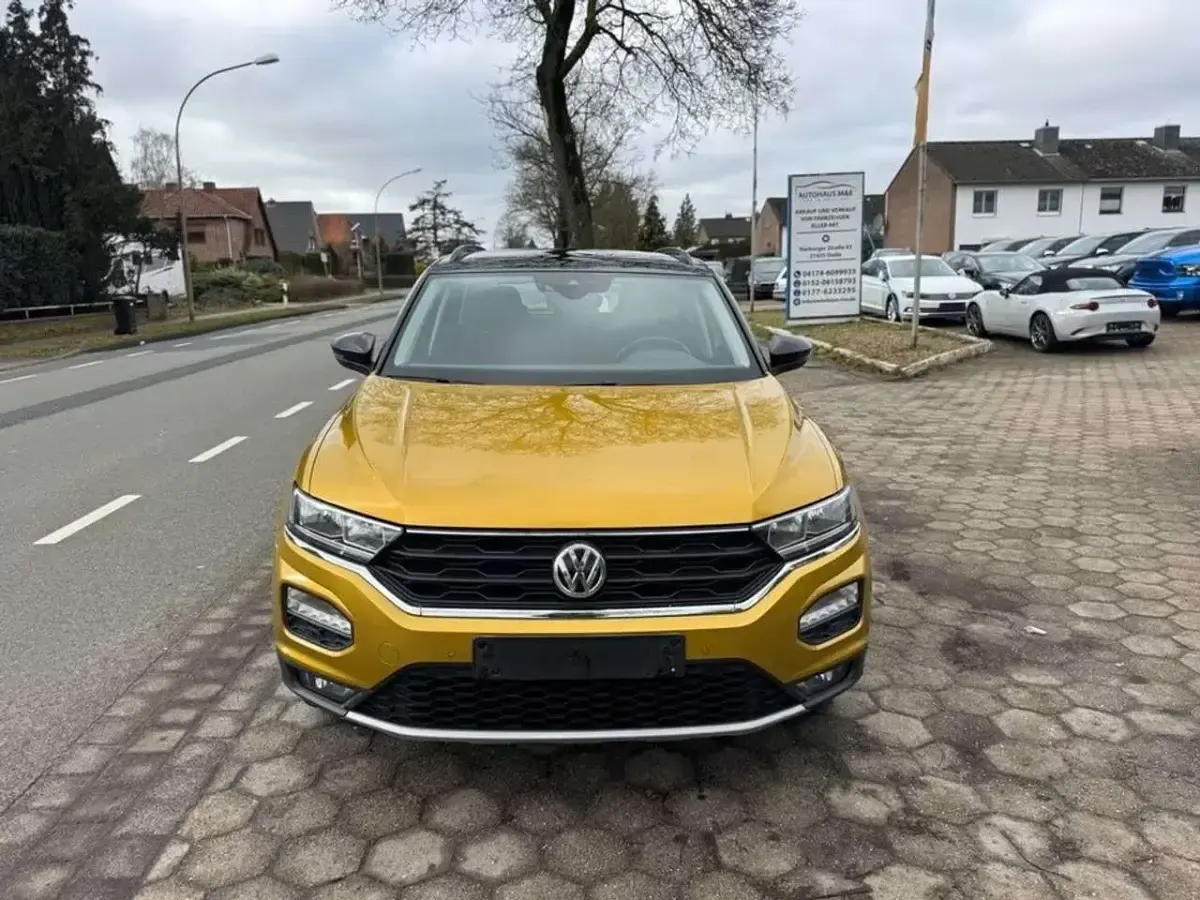 Second-hand VW T-Roc Style 150 CP (110 kW) 2018 Galben SUV