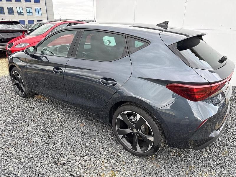 Neu Cupra Leon 150 PS (110 kW) 2026 Magnet grau s7s7 Limousine