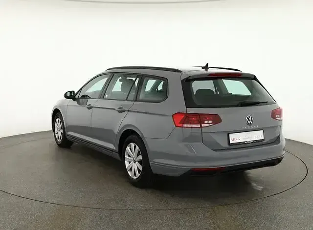Gebraucht VW Passat 122 PS (89 kW) 2022 Grau Kombi