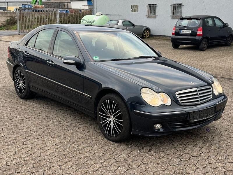 Schwarz Gebraucht 2004 Mercedes C240 Limousine | 3.950 € (Fairer Preis) - Bild 1/4