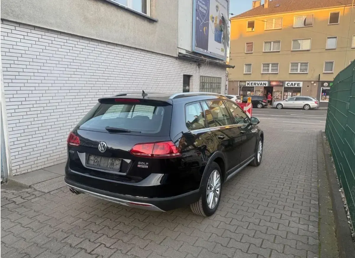 Gebraucht VW Golf Alltrack Basis 184 PS (135 kW) 2015 Schwarz Kombi