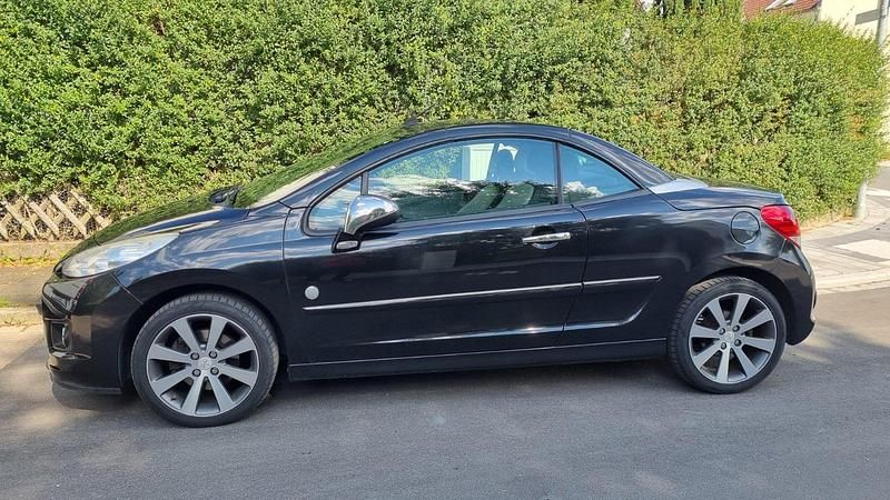 Schwarz Gebraucht 2012 Peugeot 207 CC Roland Garros Cabrio | 4.400 € (Etwas zu teuer) - Bild 1/3