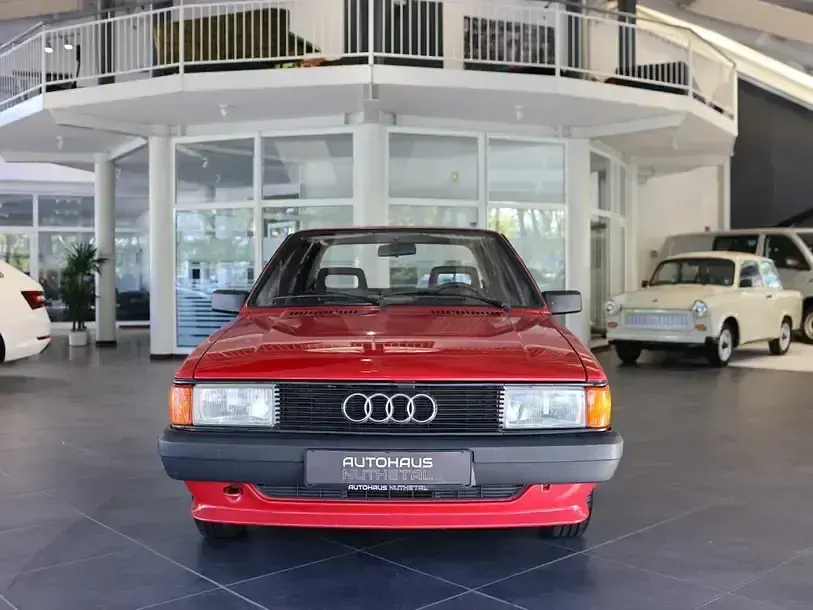 Używany Audi 80 77 KM (56 kW) 1986 Czerwony Sedan/Limuzyna