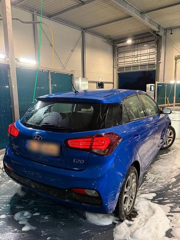 Gebraucht Hyundai i20 Select 75 PS (55 kW) 2019 Blau Kleinwagen