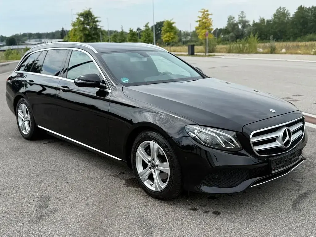 Gebraucht Mercedes E220 194 PS (142 kW) 2017 Schwarz Kombi
