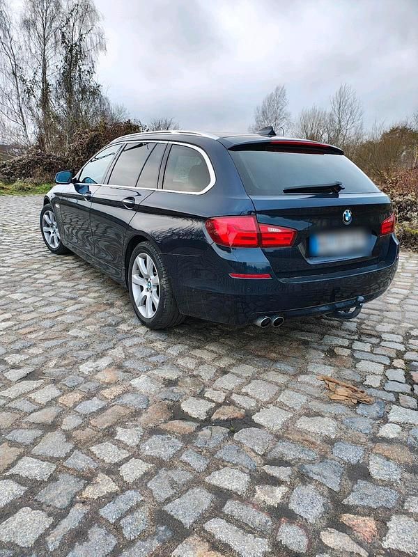 Blau Gebraucht 2012 BMW 525 Kombi | 7.900 € (Guter Preis) - Bild 1/4