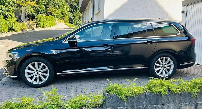 Schwarz Gebraucht 2021 VW Passat Business Kombi | 21.200 € (Fairer Preis) - Bild 1/4
