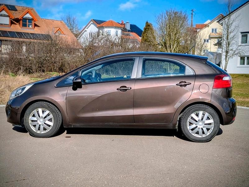 Gebraucht Kia Rio 109 PS (80 kW) 2012 Braun Kleinwagen