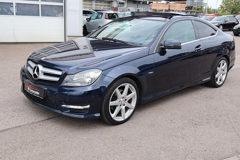 Blau Gebraucht 2011 Mercedes C220 AMG line Coupé | 10.850 € (Fairer Preis) - Bild 1/4