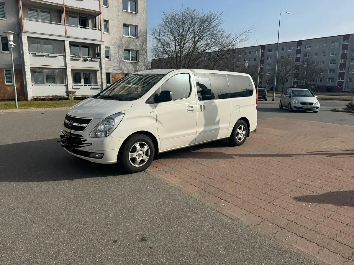 Gebraucht Hyundai H-1 170 PS (125 kW) 2010 Weiß Van / Kleinbus