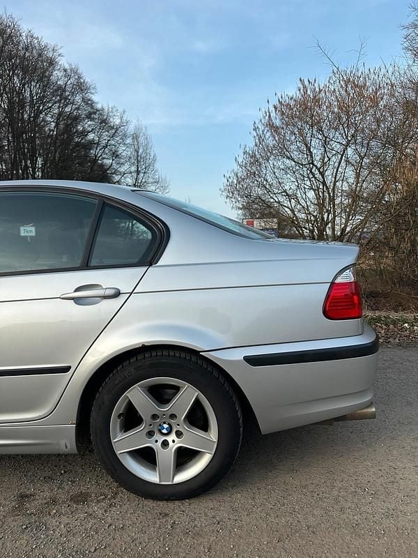 Gebraucht BMW 318 143 PS (105 kW) 2003 Silber Limousine