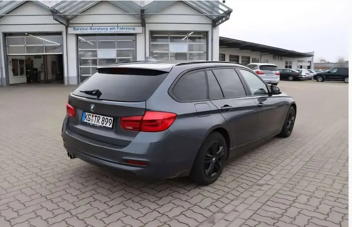Gebraucht BMW 320 Advantage 190 PS (139 kW) 2018 Grau Kombi