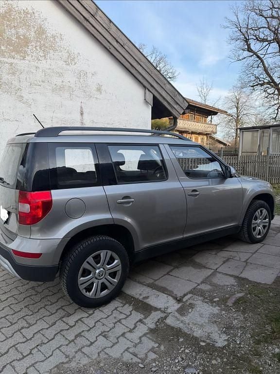 Gebraucht Skoda Yeti 110 PS (80 kW) 2016 Grau SUV