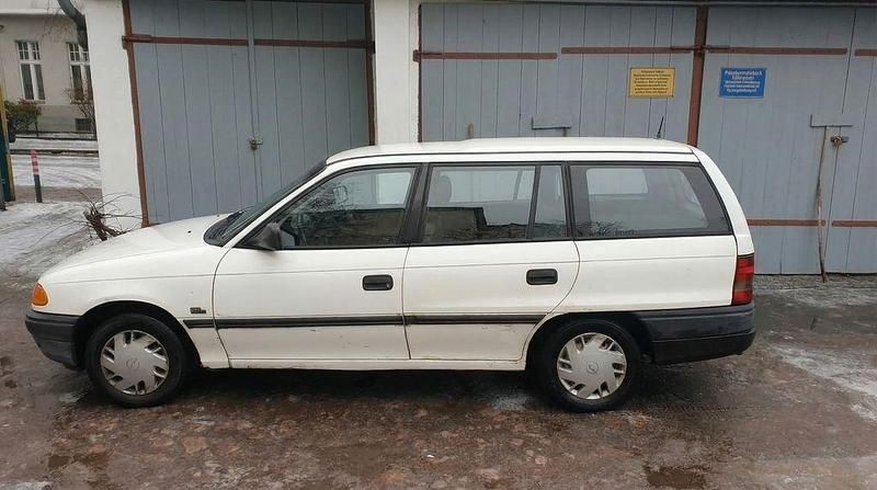 Gebraucht Opel Astra 68 PS (50 kW) 1993 Weiß Kombi
