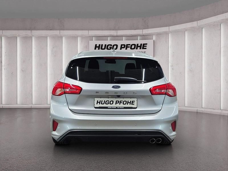 Gebraucht Ford Focus ST-Line 150 PS (110 kW) 2022 Polar silber metallic Limousine