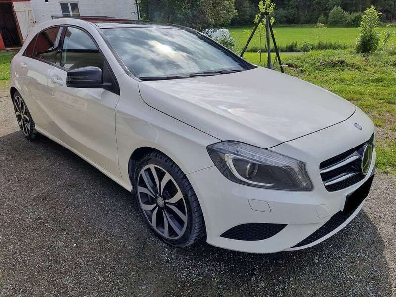 Weiß Gebraucht 2015 Mercedes A200 Urban Limousine | 11.880 € (Fairer Preis) - Bild 1/4
