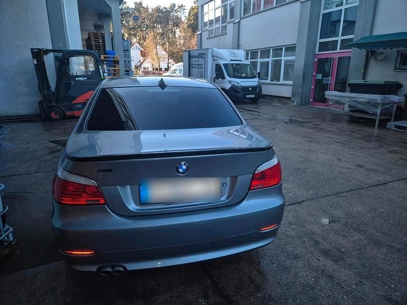 Gebraucht BMW 530 235 PS (172 kW) 2007 Grau Limousine