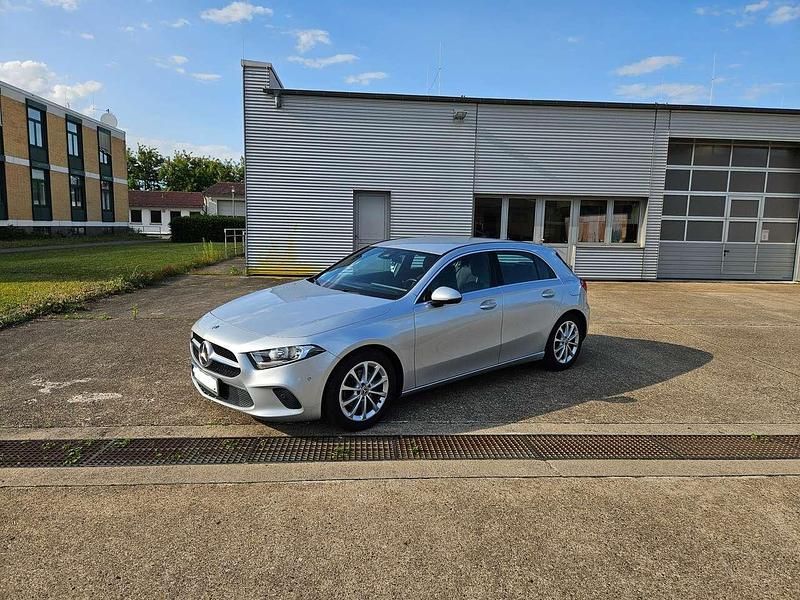Silber Gebraucht 2019 Mercedes A200 Progressive Limousine | 17.599 € (Guter Preis) - Bild 1/4