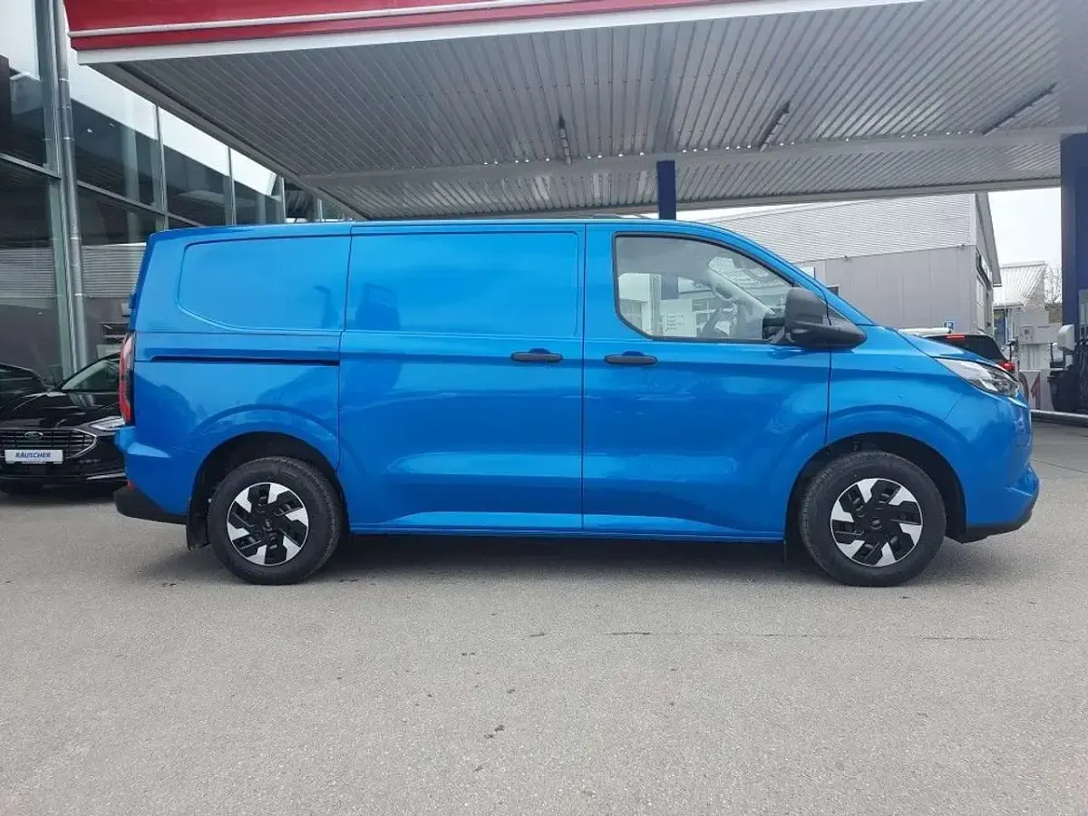 Neu Ford E-Transit Trend 100 kW (136 PS) 2026 Digital aqua blue metallic Van
