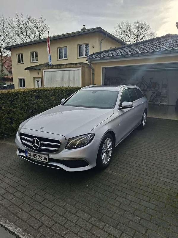 Gebraucht Mercedes E220 Avantgarde 194 PS (142 kW) 2019 Silber Kombi