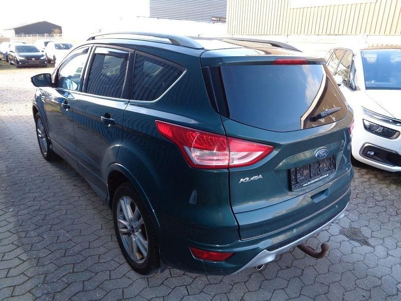 Gebraucht Ford Kuga Individual 179 PS (131 kW) 2016 Grün SUV