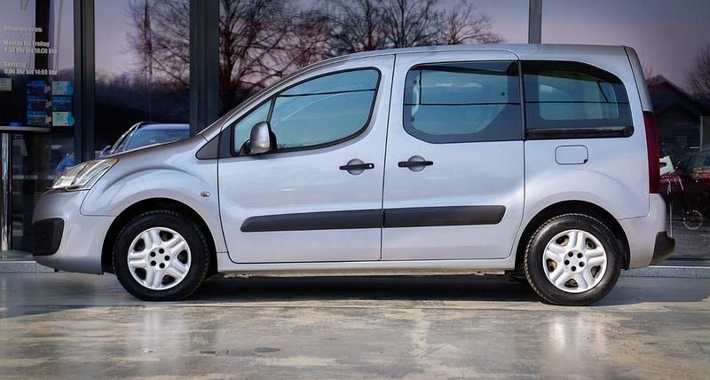 Gebraucht Peugeot Partner Tepee Active 99 PS (72 kW) 2015 Grau Van / Kleinbus