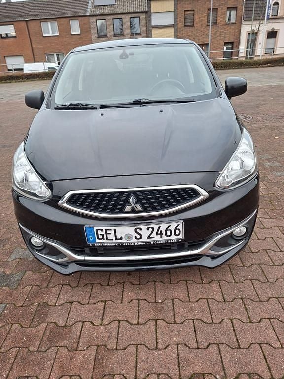 Schwarz Gebraucht 2017 Mitsubishi Space Star Diamant Edition Limousine | 5.950 € (Guter Preis) - Bild 1/4