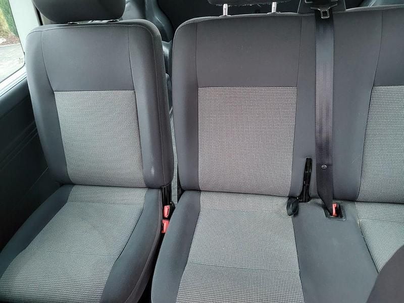 Second-hand VW T5 140 CP (102 kW) 2012 Negru Van