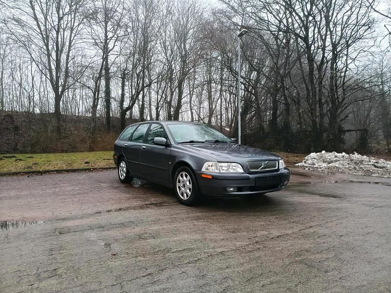 Gebraucht Volvo V40 122 PS (89 kW) 2002 Grau Kombi