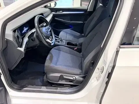Gebraucht VW Golf VIII 131 PS (96 kW) 2022 Weiß Limousine