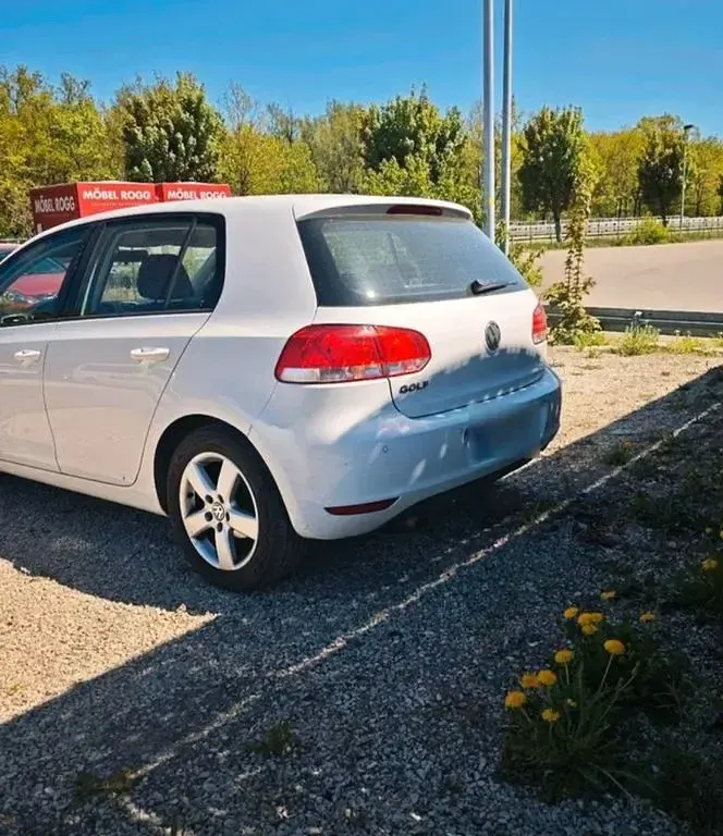 Gebraucht VW Golf VI 102 PS (75 kW) 2010 Kleinwagen