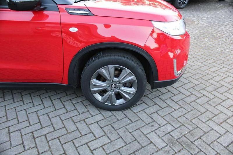 Gebraucht Suzuki Vitara Comfort 111 PS (81 kW) 2019 Rot SUV