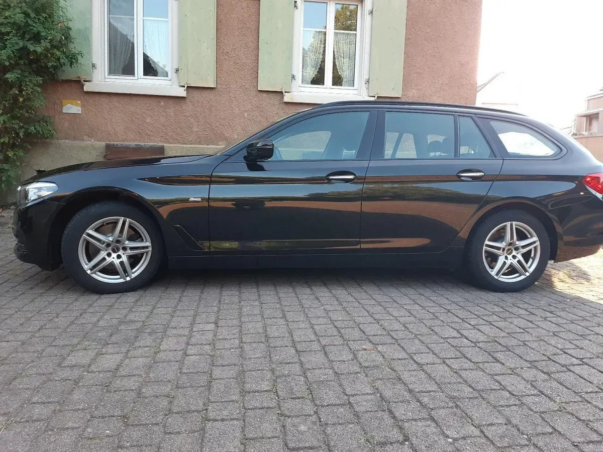 Gebraucht BMW 520 Sport Line 190 PS (139 kW) 2018 Schwarz Kombi