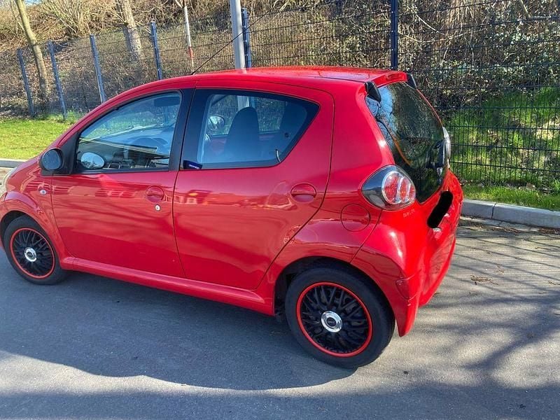 Gebraucht Toyota Aygo Cool 68 PS (50 kW) 2011 Rot Kleinwagen