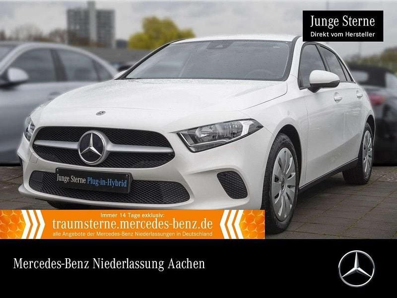 Gebraucht Mercedes A250 160 PS (117 kW) 2022 Polarweiß Limousine