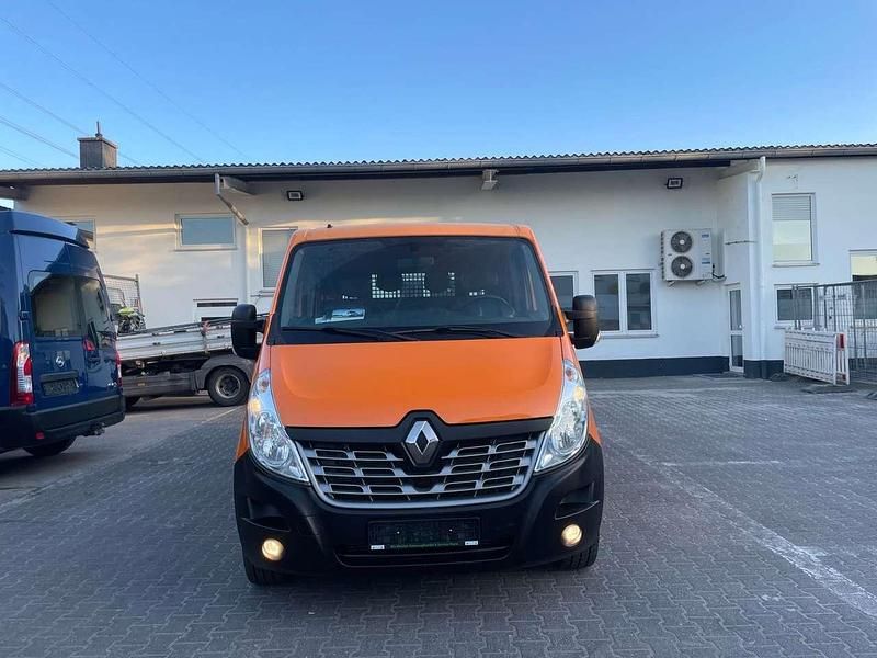 Second-hand Renault Master 131 CP (96 kW) 2017 Portocaliu Van