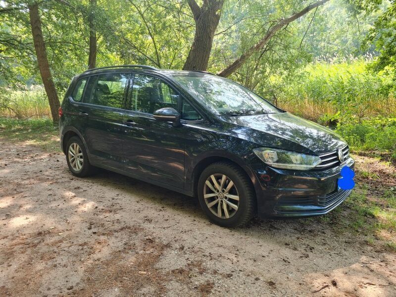 Schwarz Gebraucht 2018 VW Touran Sound Van / Kleinbus | 18.000 € (Guter Preis) - Bild 1/4