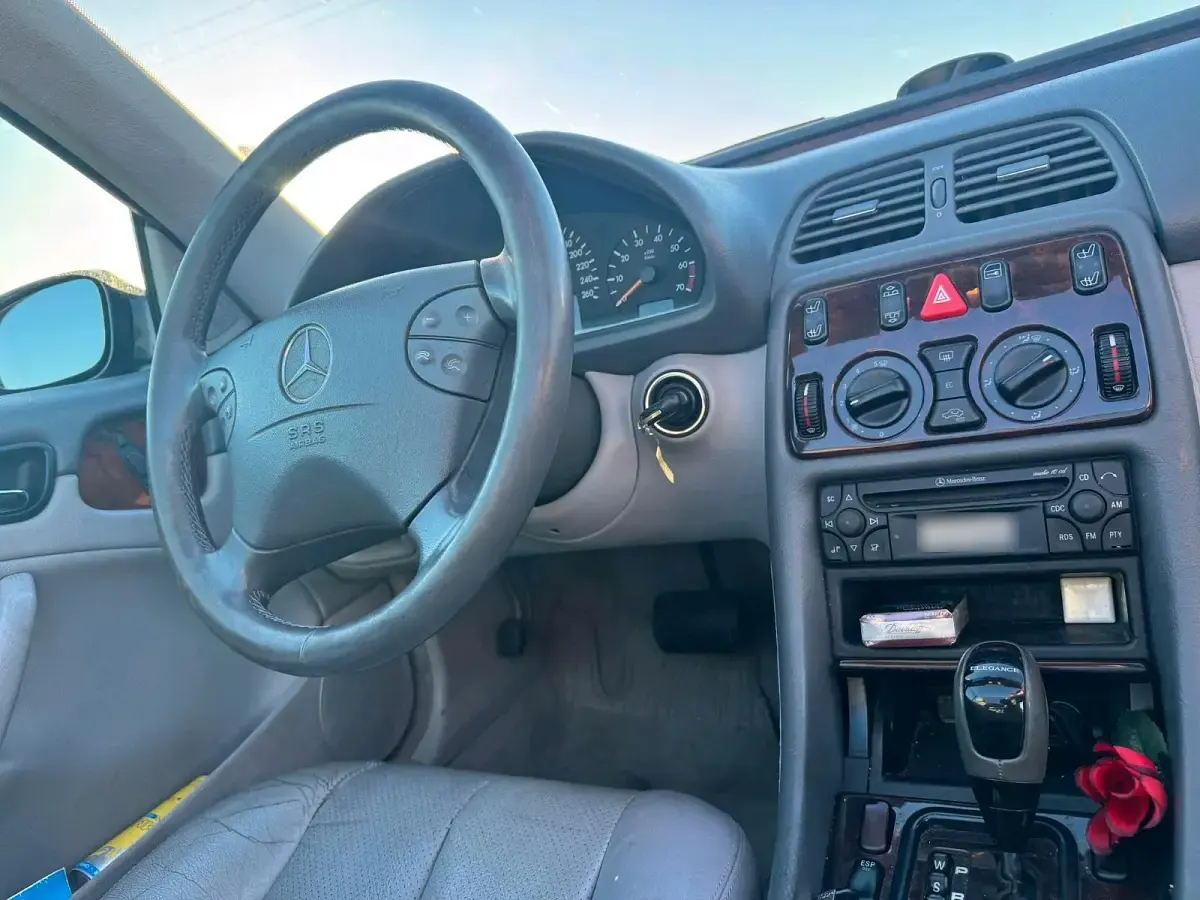 Gebraucht Mercedes CLK230 197 PS (144 kW) 2001 Violet Cabrio
